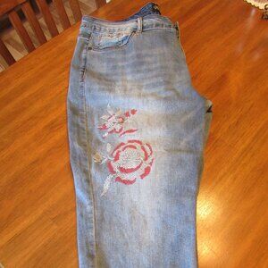 Suzanne Betro Denim Rose Embroidered NWT Denim Straight Leg Capri*Sz 18*